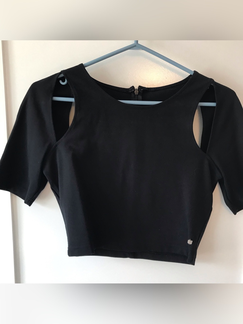 Women's Black Cutout Short Sleeve Crop Top